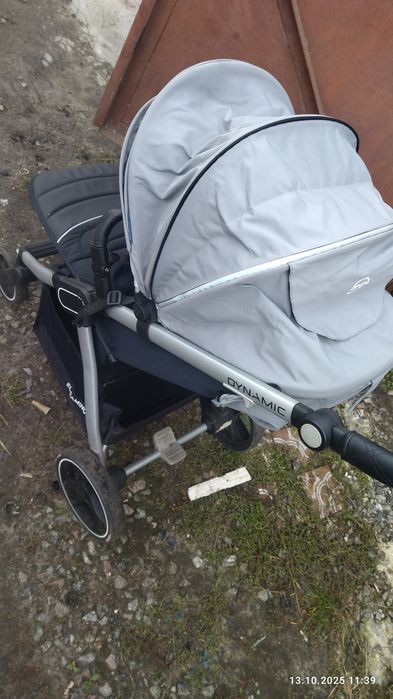 Дитяча коляска..
