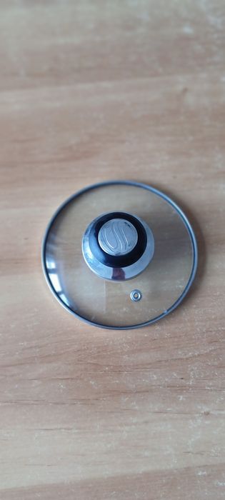 Кришки для сковорідок та кастрюль.