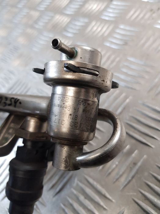 Listwa Wtryskowa 058133681 + Wtryski Audi A4 B5 1.8B 96R-