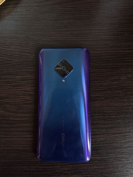 Телефон vivo v17