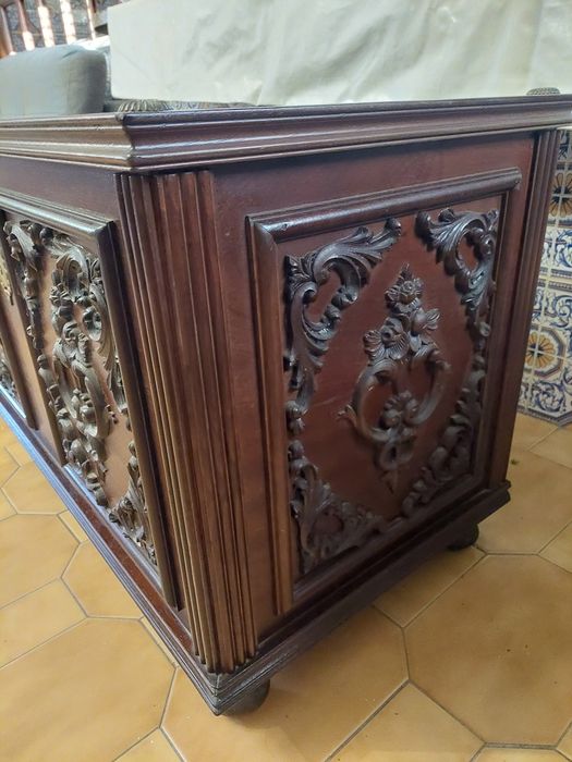 Arca de madeira mogno