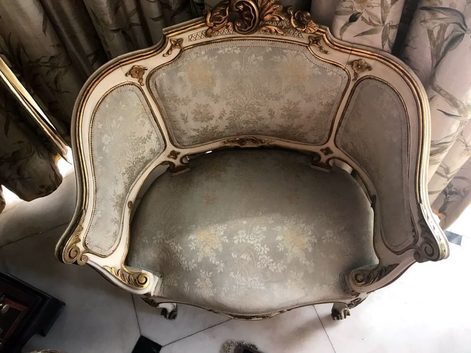 Mobiliario Louis XV em estado impecável