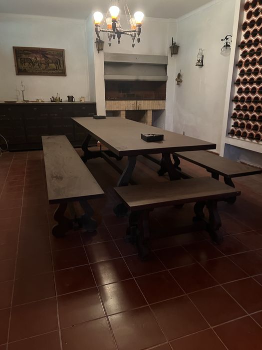 Mesa de  Adega. De. madeira  maciça espetacular