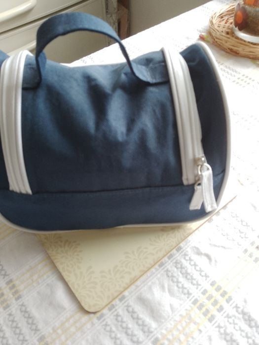 Kosmetyczka granatowa jak kuferek