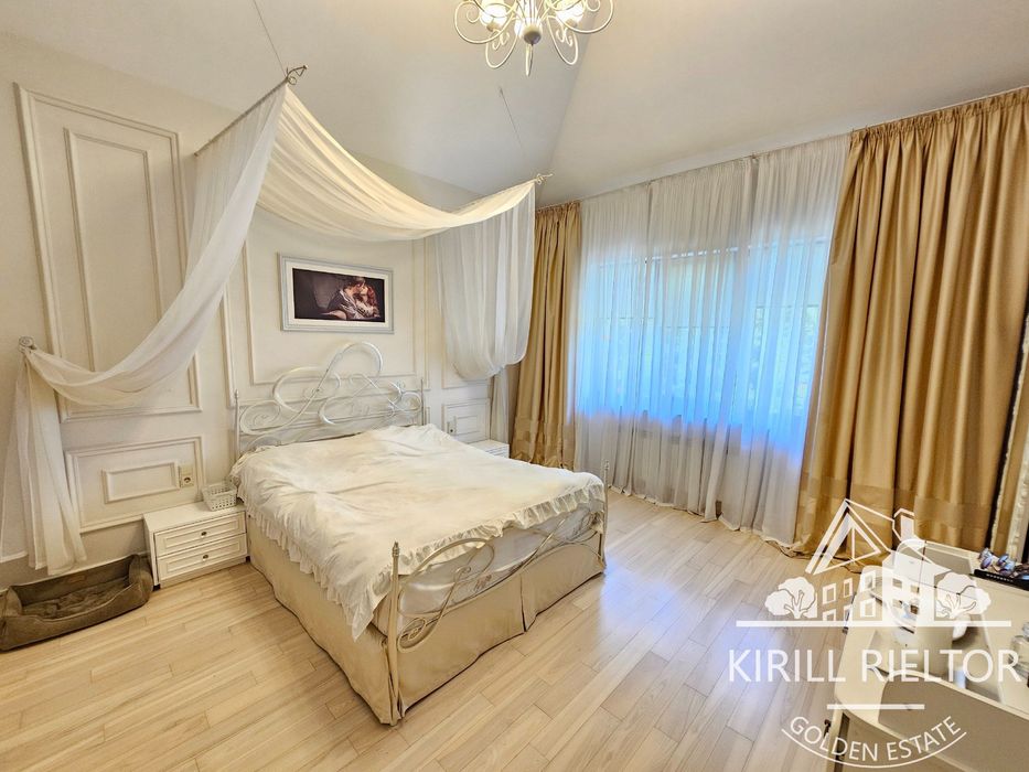 В городке "Золотые Ключи" продается дом с баней и бассейном