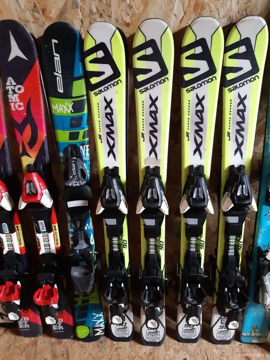 Дитячі гірські лижи.