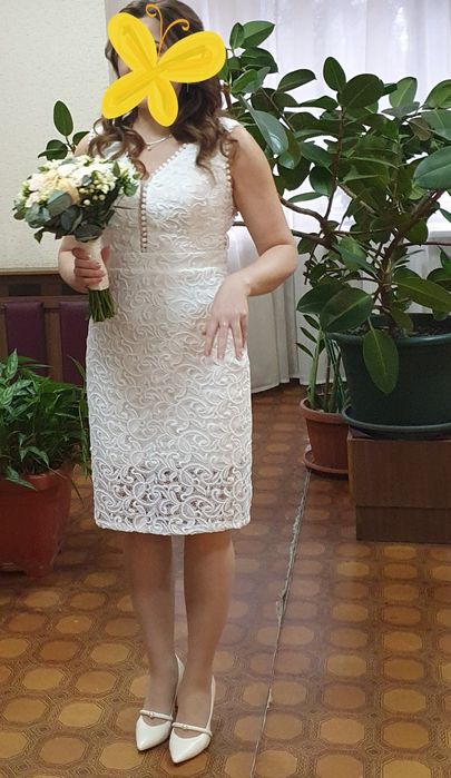 Весільня сукня 42 розміру стримана