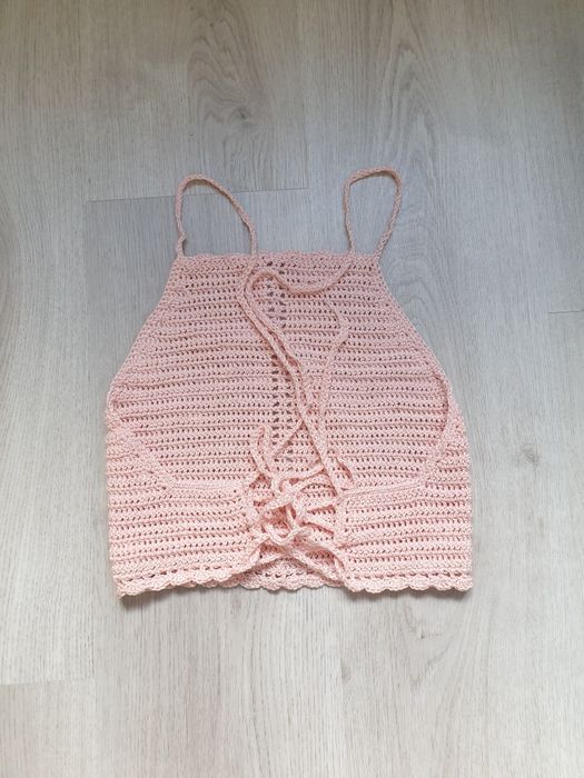 Top robiony na szydełku