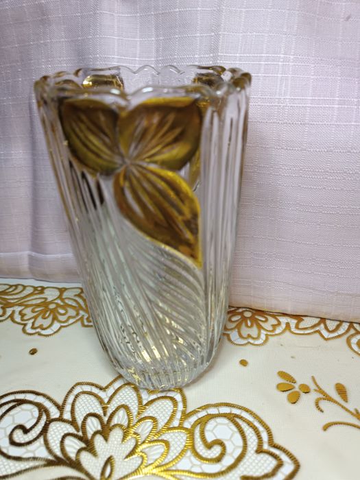 Подарочные предметы из стекла  : шкатулка, вазочки,конфетница.,.