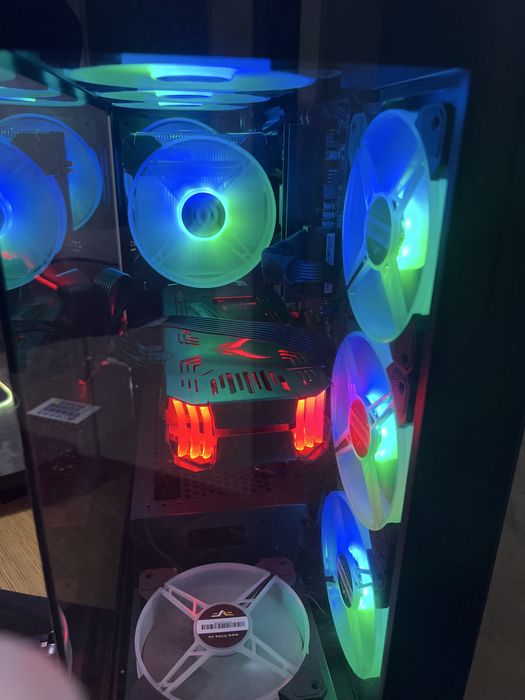 Продам компютер хорошей начинкой и корпус аквариум