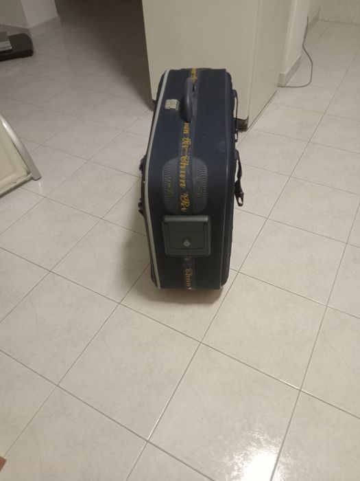 Vendo trailer  mala viagem  cor azul escuro em perfeito estado