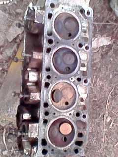 Запчасти на двигатель.