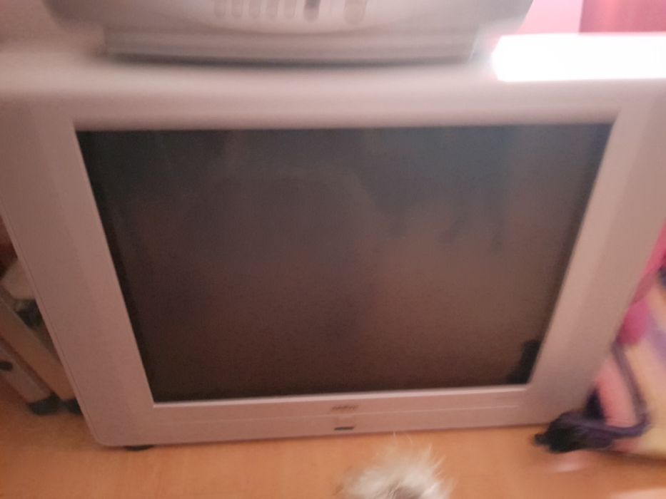 Tvs  com tdt incluídos doacao tudo  a trabalhar