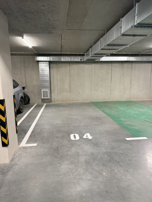 Wynajmę miejsce postojowe w garażu