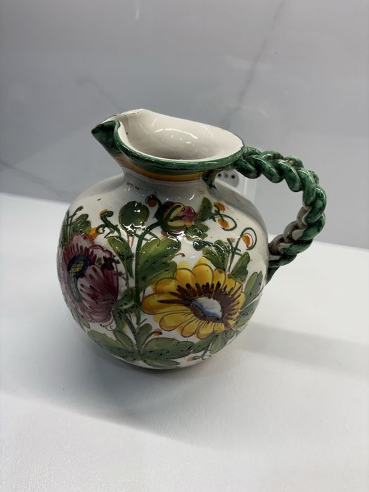 Kufle z kanionki oraz wloski wazon z motywem kwiatowym