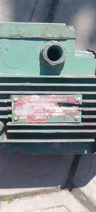 Продам трьохфазний асинхронний двигун