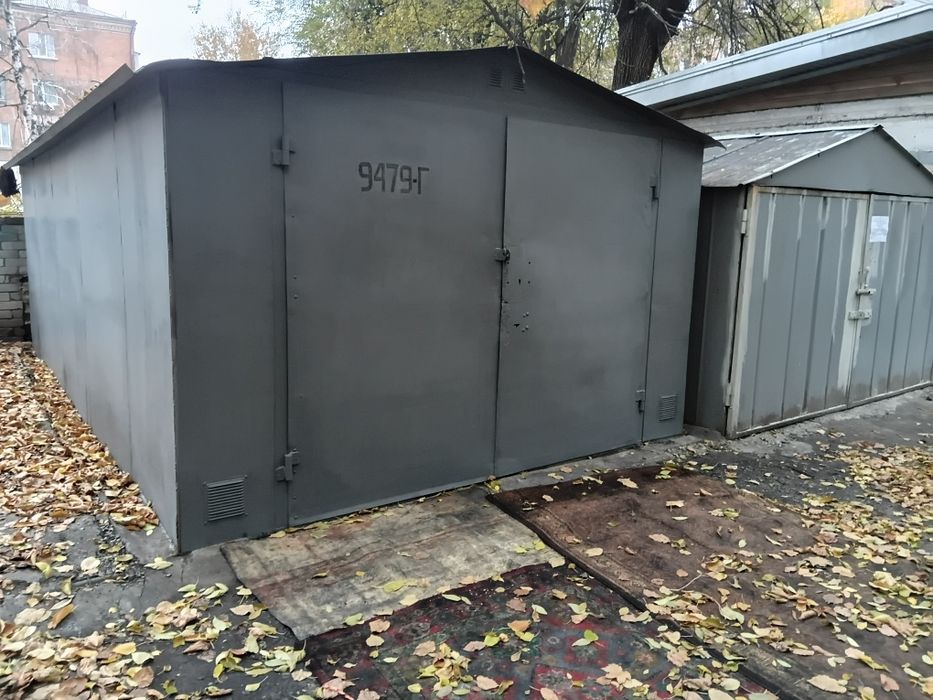 Продам гараж Тітова8 у дворі