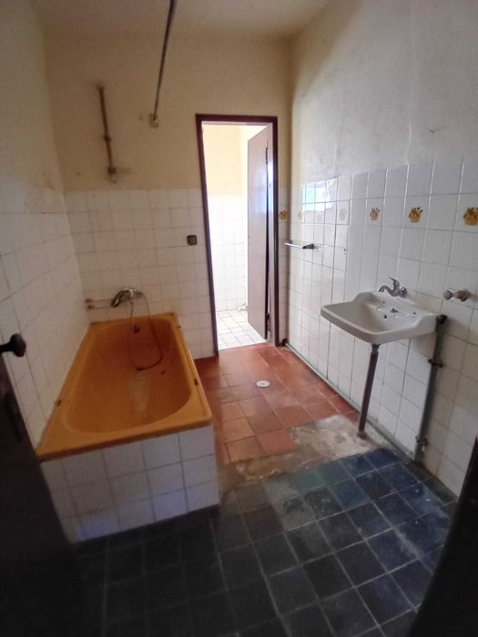 Moradias e terreno para venda - 843 m2 - Cruz da Légua - Porto de Mós