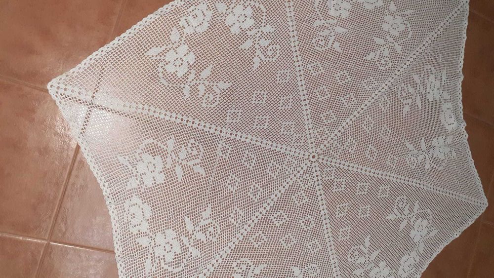 Round Antique Lace Towel