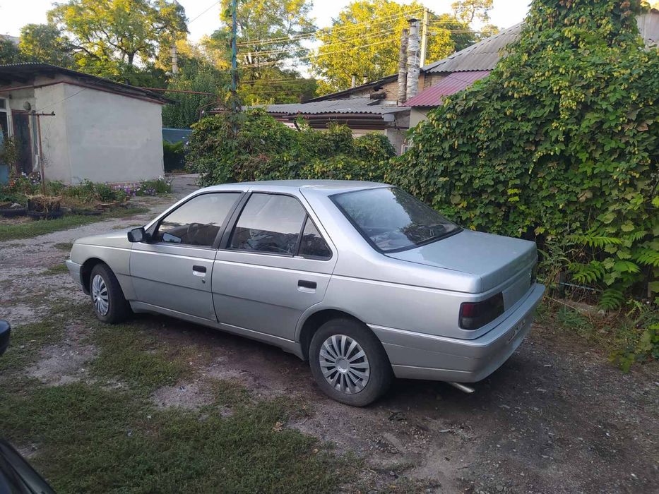 продам автомобиль Пежо 405
