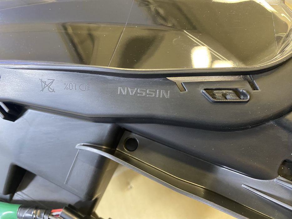 Nissan Leaf-2/21-25р Фара R/Решітка Original