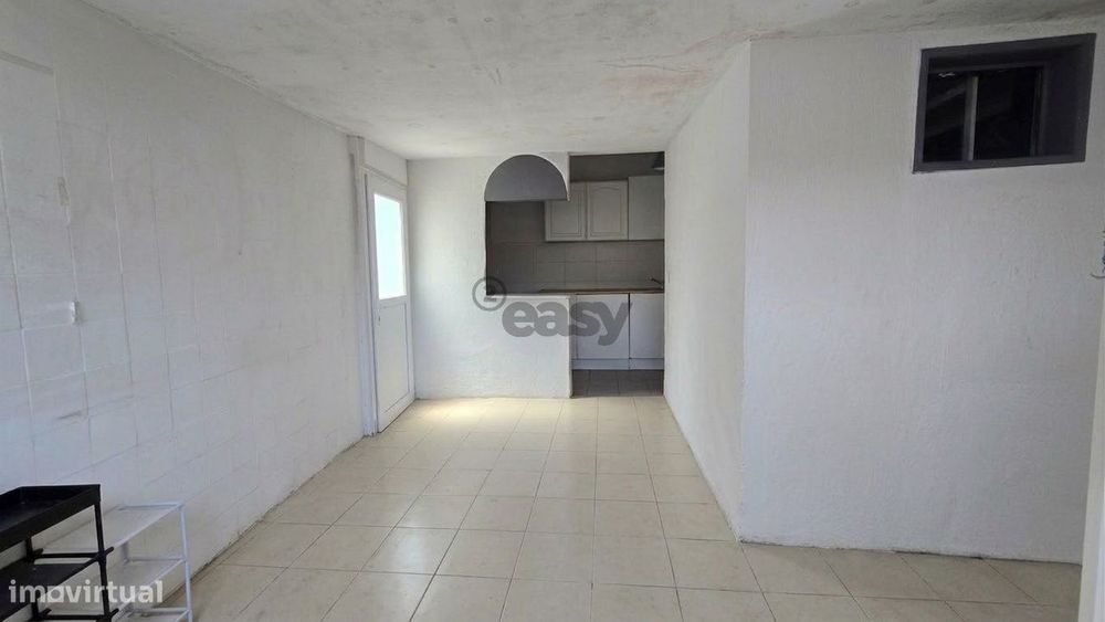 Moradia T1 com pátio para remodelação