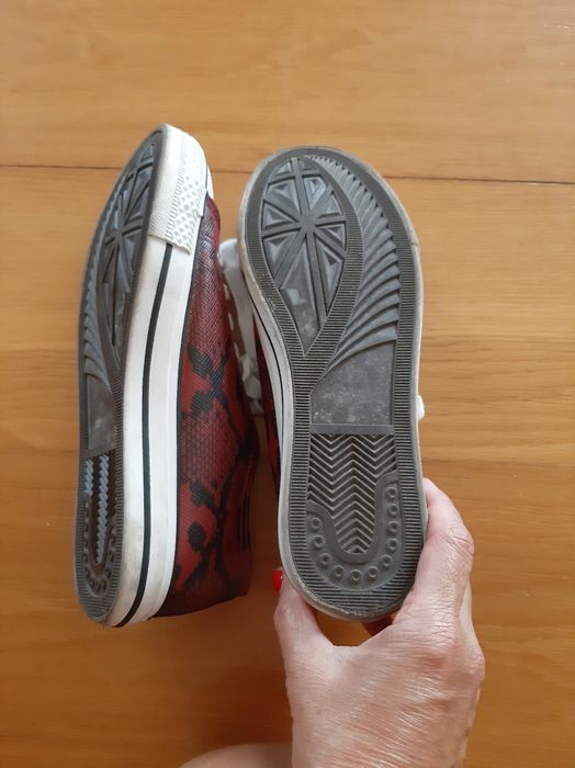 Ténis em pele com efeito cobra