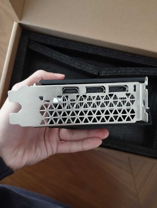 Placa gráfica AMD rx58064168944557185123