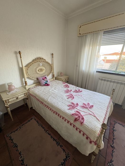 Mobília de Quarto Vintage Luís XVI em Madeira Maciça – Excelente Estado