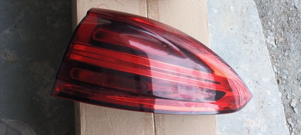 Lampy tył Porsche Cayenne 2015 komplet