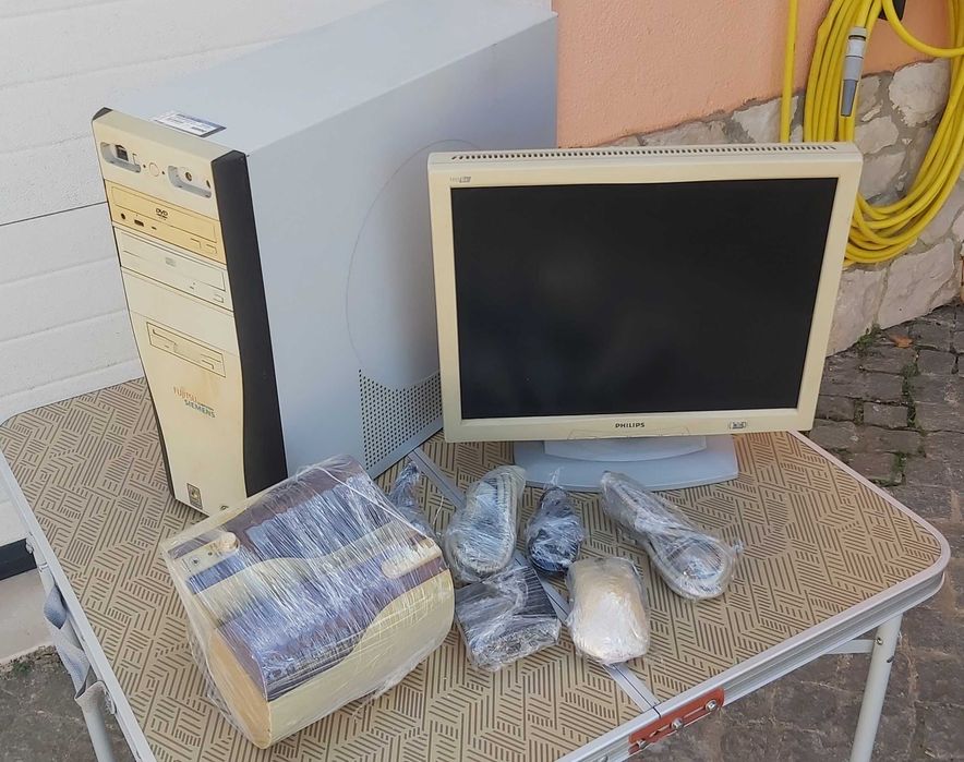 Computador Antigo + Monitor