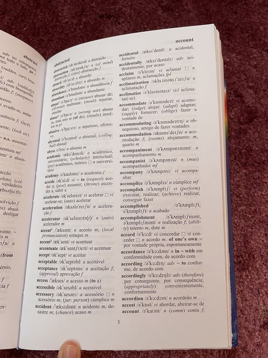 Dicionário escolar Oxford Português-Inglês e Inglês-Português