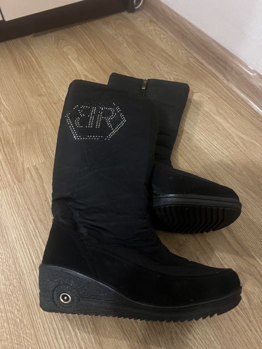 Продаються сапоги