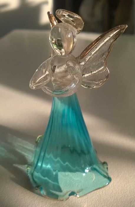 Figurki Aniołków Figurka Aniołek szklany stojący modlący się 8cm
