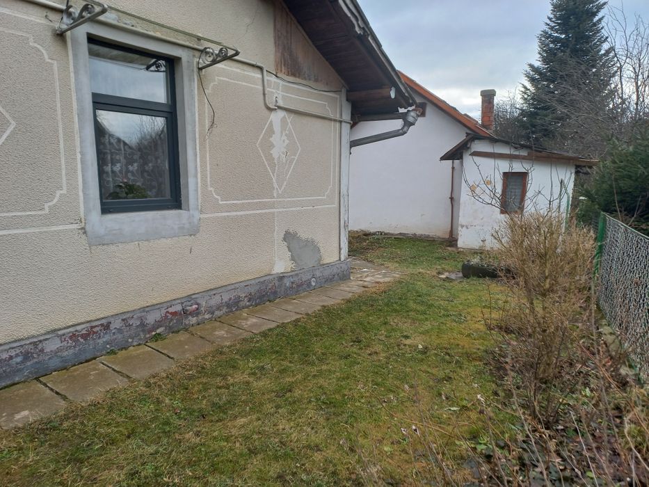 Будинок і земелна ділянка