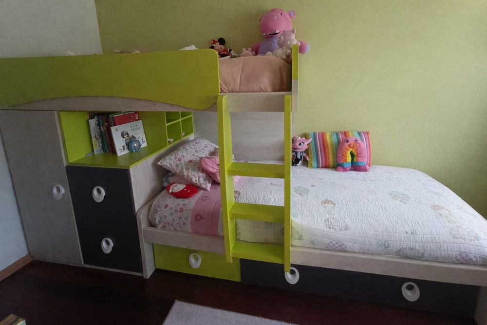 Beliche com 2 camas robusto e em excelente estado