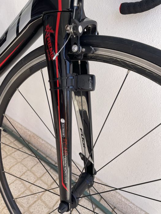 Bicicleta de Ciclismo Fuji em Carbono