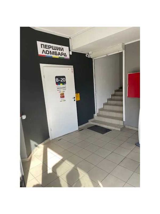 Продаж комерційних приміщень 37 м² та 297 м² (ТЦ вул. Київська, 21)