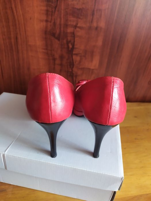 Piekne czerwone szpileczki