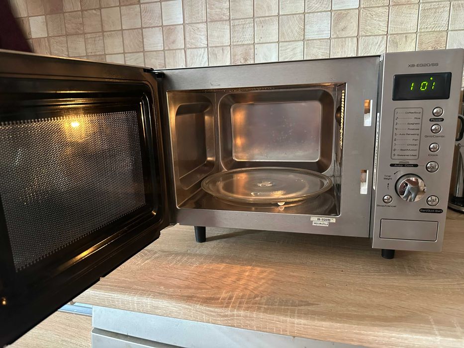 Мікрохвильова піч Whirlpool XB-EG20SS