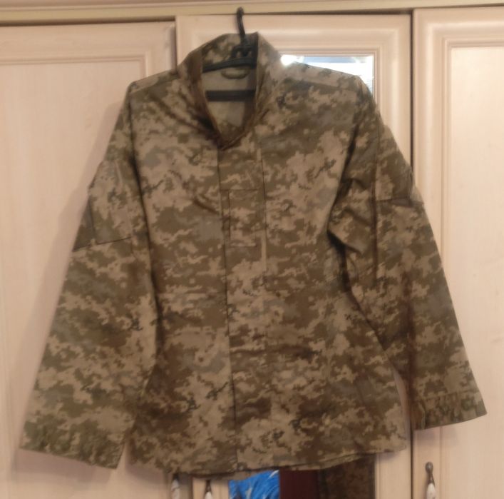 Продаю новий весняно-літній польовий костюм