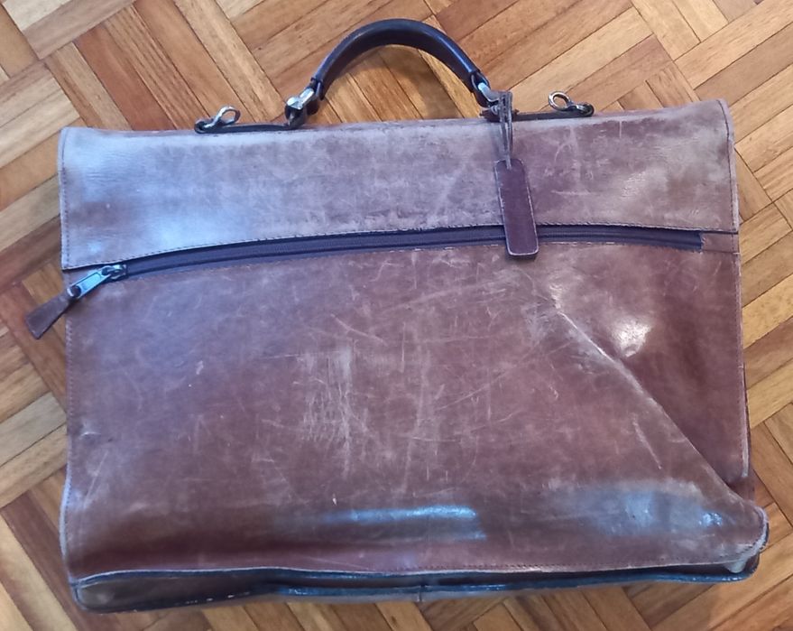 Pasta de couro verdadeiro