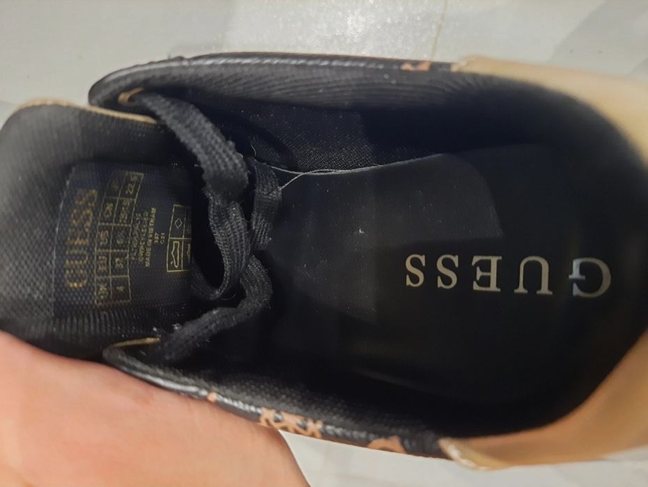 Buty Guess trampki 37