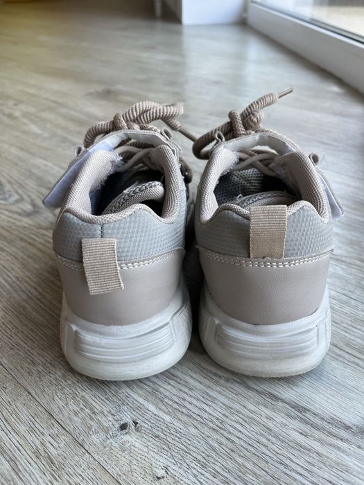 Кросівки легкі для дівчинки