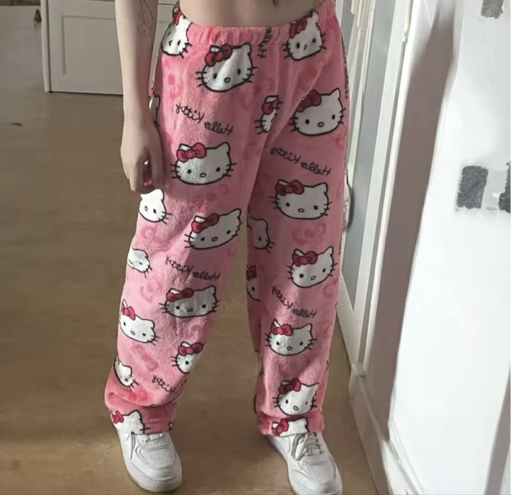 В наявності нові плюшеві штани Hello Kitty