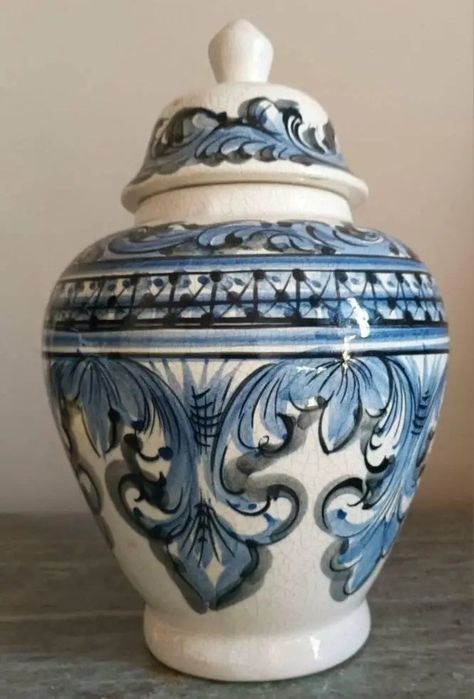 Pote em Porcelana Antigo