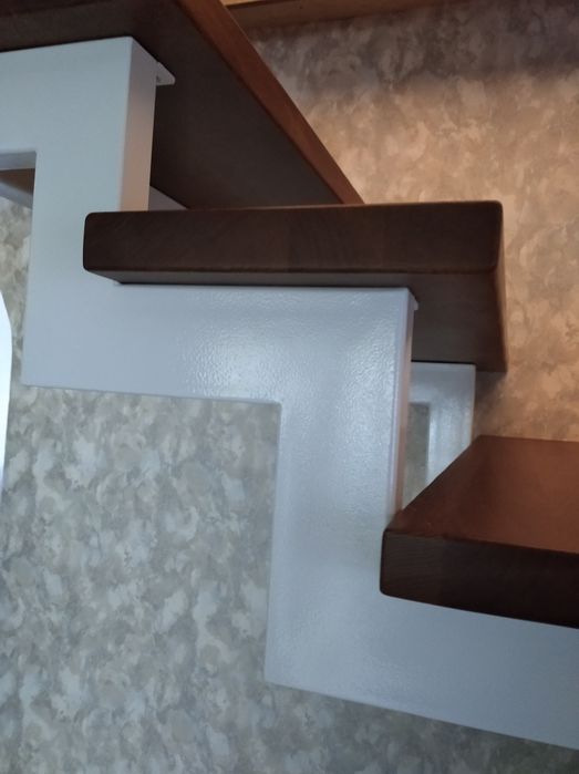 Сходи металокаркаси перила нержавейка ковані метал стекло дерево