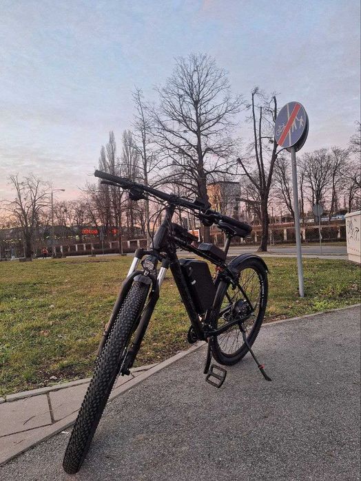 Wynajem rowerów elektrycznych Duży zasięg, szybkie ładowanie 5A