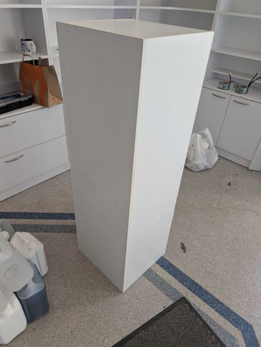 Meble, gablota szklana oddam.