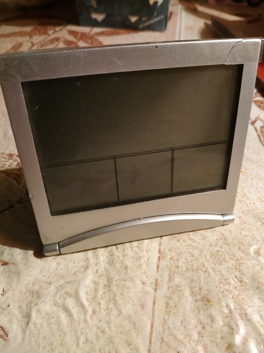 Электронные настольные часы